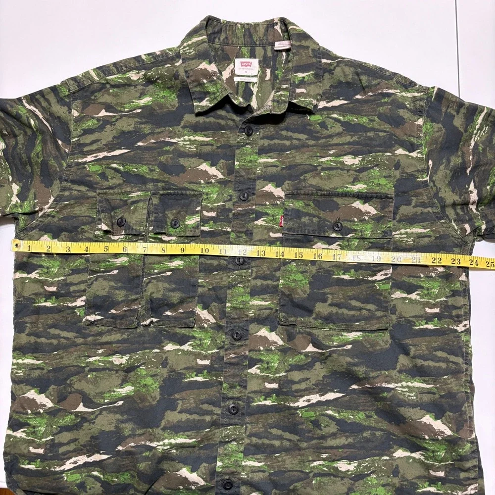 Levis Men Oversized Camo Button Up Shirt Sz Small Green Utility Hunting Tactical
